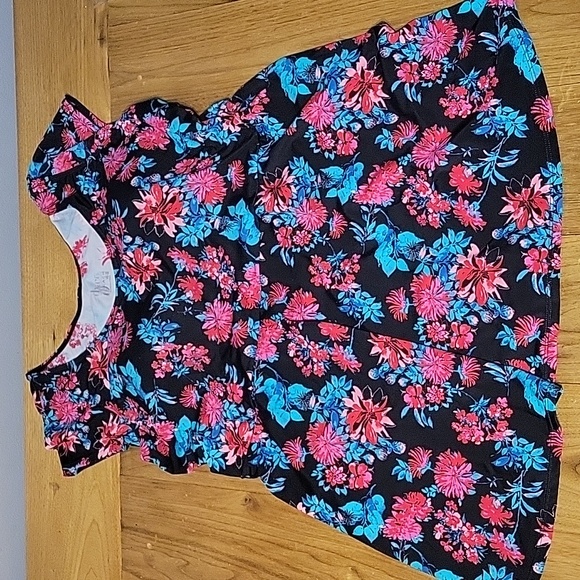 D&Co 22W floral swim dress with capped sleeves and built in cups - Picture 1 of 7